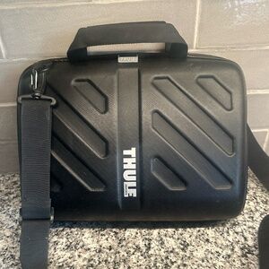 Thule Sweden Hard Shell Laptop Bag Crossbody Messenger Shoulder Bag Black